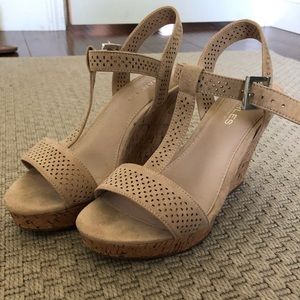 Charles David Wedge Heel